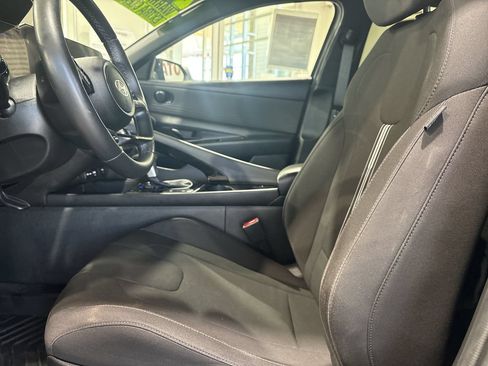 Used 2025 Hyundai Elantra SEL FWD image 11
