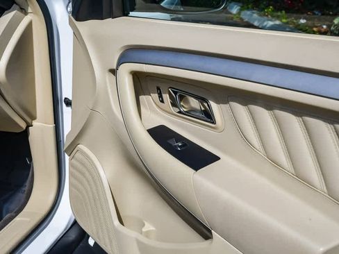 Used 2013 Ford Taurus SE image 15