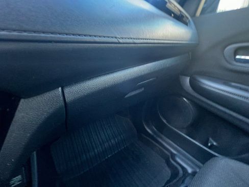 Used 2017 Honda HR-V LX image 18