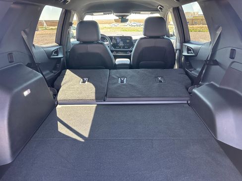 Used 2025 Chevrolet Equinox LT w/ Convenience Package II AWD/4WD image 8