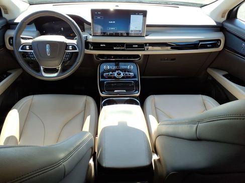 Used 2023 Lincoln Nautilus FWD w/ Premium Package image 10
