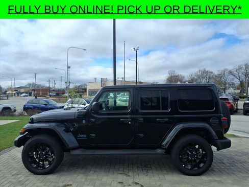 Used 2025 Jeep Wrangler Unlimited Sahara image 4