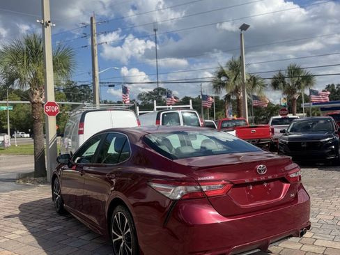 Used 2018 Toyota Camry SE FWD image 8