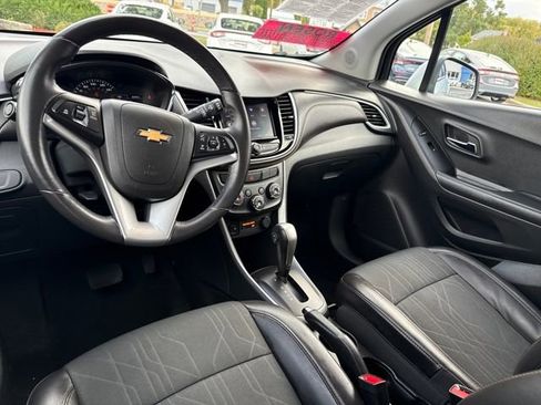 Used 2022 Chevrolet Trax LT w/ LT Convenience Package image 23