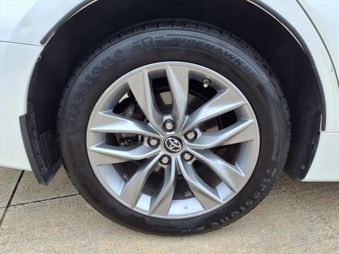 Used 2019 Toyota Avalon XLE image 27