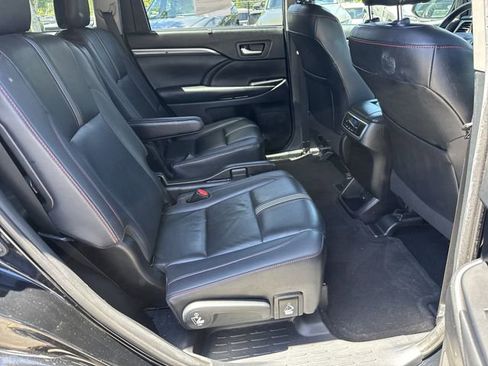 Used 2019 Toyota Highlander SE AWD/4WD image 15