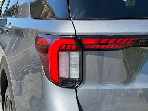 Used 2025 Ford Explorer ST-Line w/ ST-Line Street Pack AWD/4WD image 29