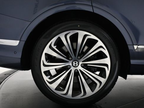 Certified 2025 Bentley Bentayga Extended Wheelbase AWD/4WD image 47