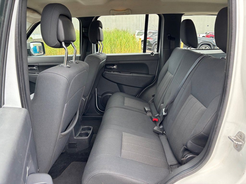 Used 2012 Jeep Liberty Sport RWD image 11