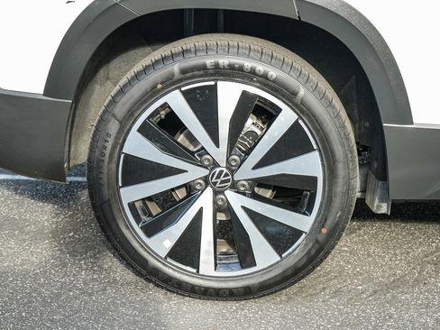Used 2022 Volkswagen Taos SE FWD image 11