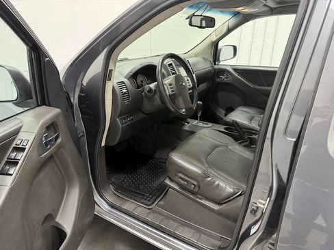 Used 2020 Nissan Frontier PRO-4X w/ Pro-4x Utility Package image 11