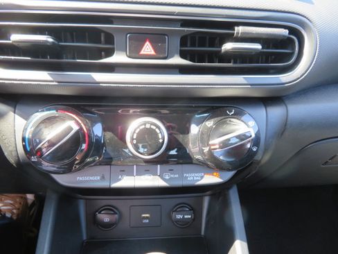 Used 2022 Hyundai Kona SE image 28