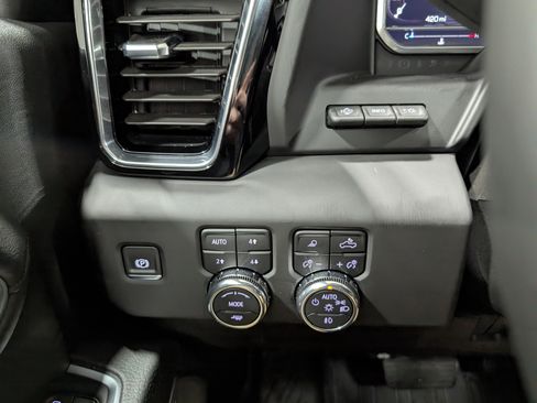 Used 2025 GMC Sierra 3500 Denali w/ Denali Reserve Package image 25