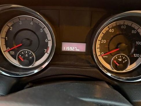 Used 2014 Dodge Grand Caravan SXT image 12