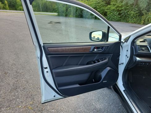 Used 2019 Subaru Outback 3.6R Limited AWD/4WD image 15