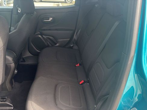 Used 2022 Jeep Renegade Latitude AWD/4WD image 14