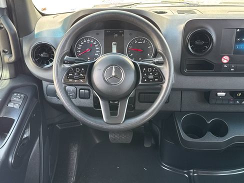 Used 2024 Mercedes-Benz Sprinter 2500 image 15