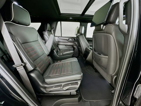 Used 2025 GMC Yukon AT4 Ultimate AWD/4WD image 30