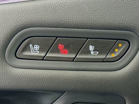 Used 2023 Cadillac Escalade Premium Luxury image 21