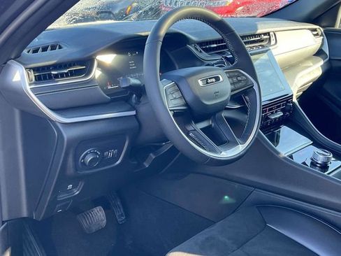 Used 2023 Jeep Grand Cherokee Altitude image 11