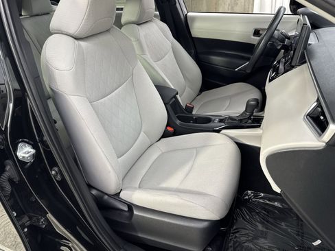 Used 2024 Toyota Corolla Cross L AWD/4WD image 39