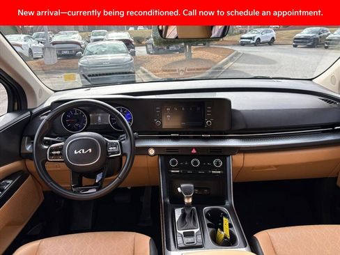 Used 2023 Kia Carnival LX image 8