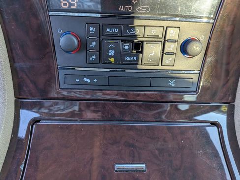 Used 2011 Cadillac Escalade Premium image 62