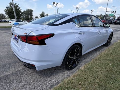 Used 2025 Nissan Altima 2.5 SR w/ SR Premium Package FWD image 5