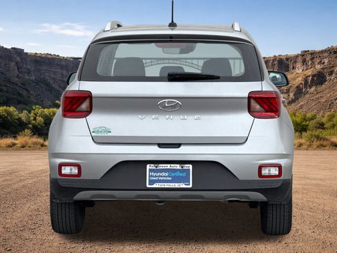 Certified 2024 Hyundai Venue SEL image 4
