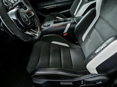 Used 2022 Ford Mustang Shelby GT500 w/ Carbon Fiber Track Pack image 19