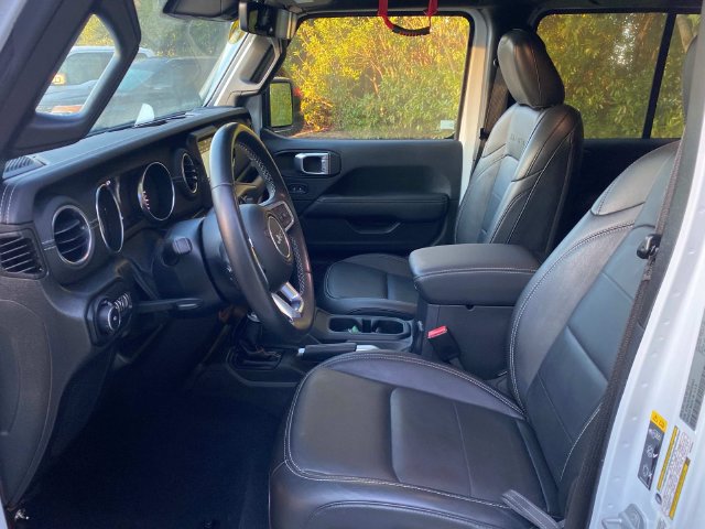 Used 2022 Jeep Wrangler Unlimited Sahara w/ LED Lighting Group AWD/4WD image 11