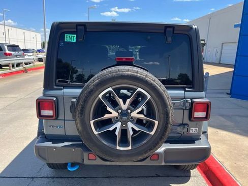 Used 2024 Jeep Wrangler Unlimited AWD/4WD image 7