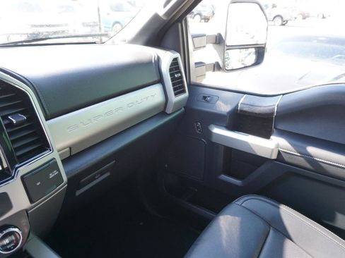 Used 2022 Ford F350 Lariat image 27