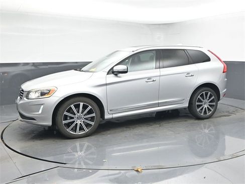 Used 2017 Volvo XC60 T6 Inscription w/ Climate Package image 4