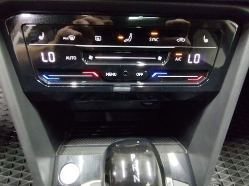 New 2025 Volkswagen Taos SE image 31