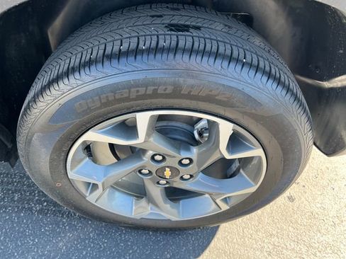 Certified 2025 Chevrolet Trax LT FWD image 25