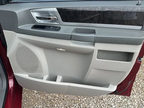 Used 2010 Dodge Grand Caravan SXT image 15