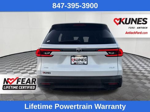 Used 2024 Toyota Grand Highlander XLE image 4