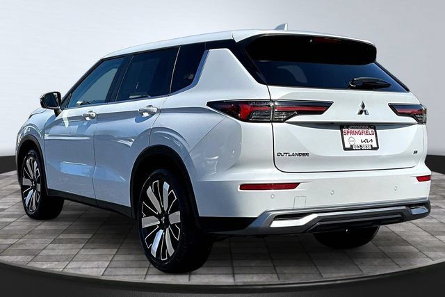 Used 2025 Mitsubishi Outlander SE FWD image 4