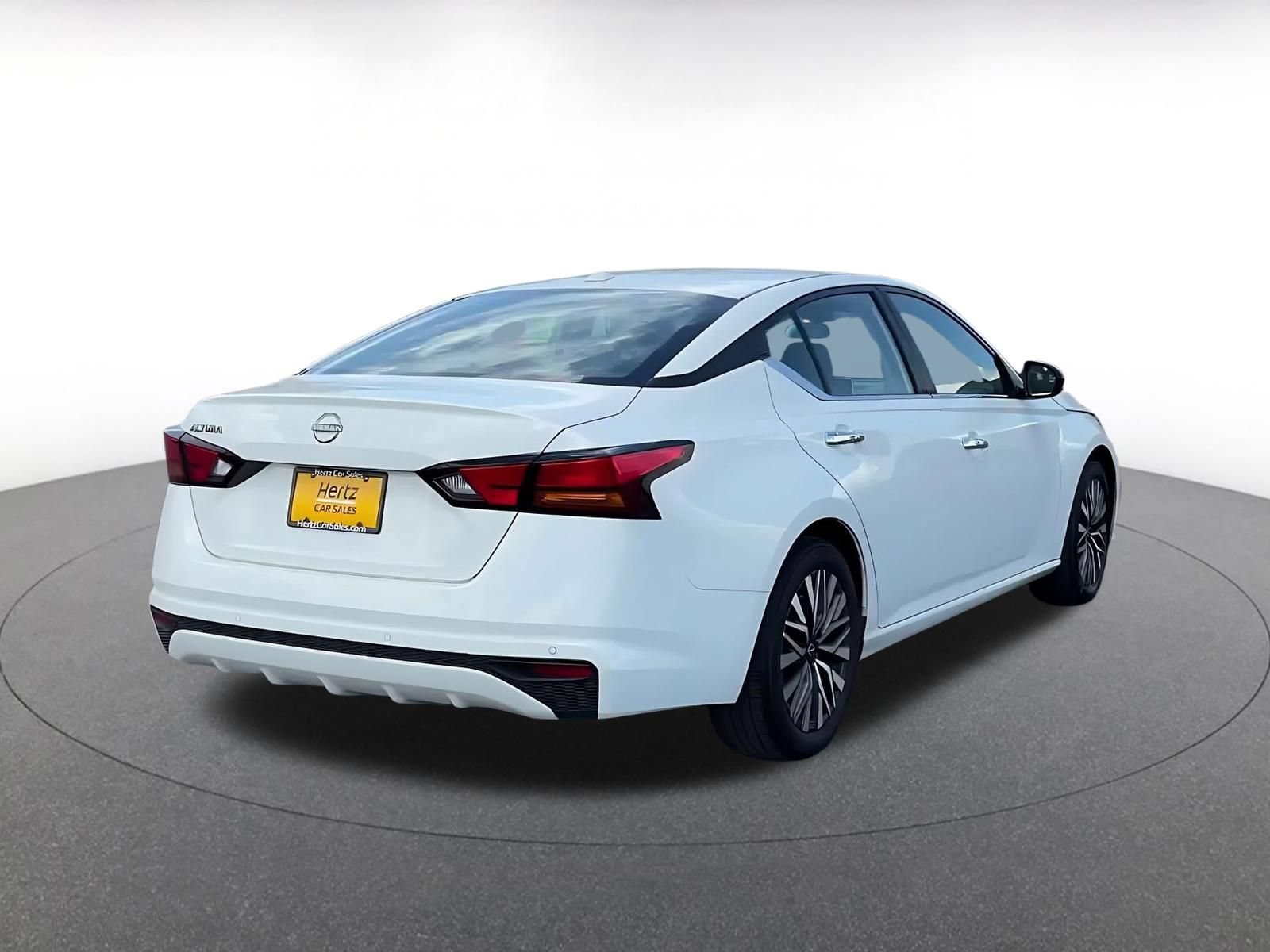 Used 2025 Nissan Altima 2.5 SV FWD image 13