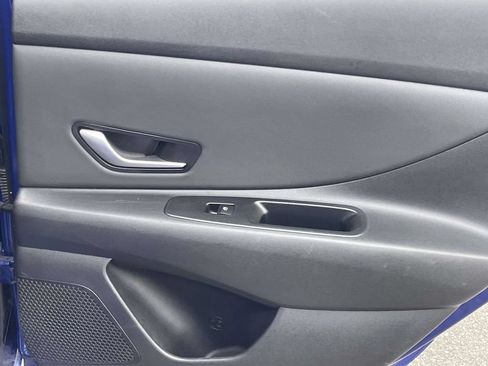 Used 2022 Hyundai Elantra Limited FWD image 18