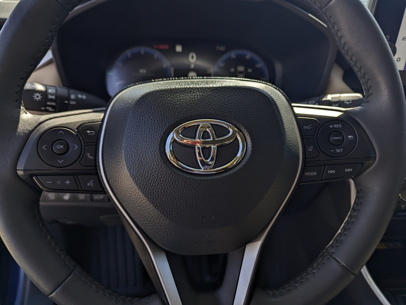 Used 2025 Toyota RAV4 Limited w/ Advanced Technology Package AWD/4WD image 10