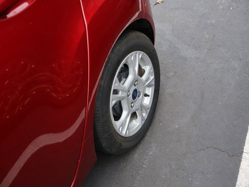 Used 2014 Ford Fiesta SE image 12