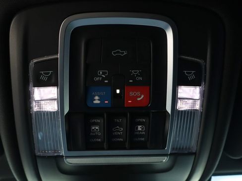 Used 2022 RAM 2500 Laramie AWD/4WD image 32