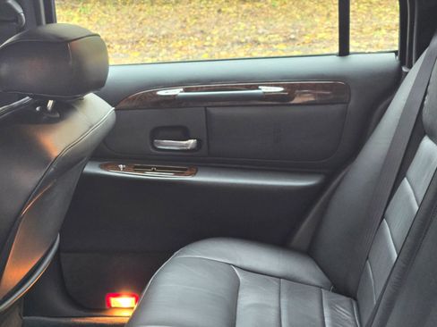 Used 2000 Lincoln Town Car Executive image 20