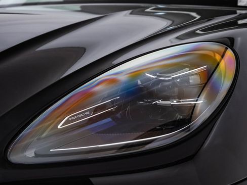 Certified 2026 Porsche Macan AWD/4WD image 7
