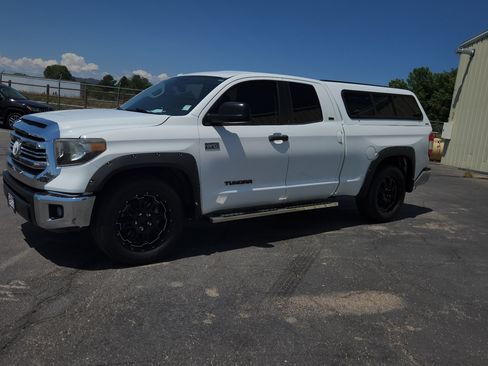 Used 2016 Toyota Tundra SR5 w/ SR5 Upgrade Package AWD/4WD image 3