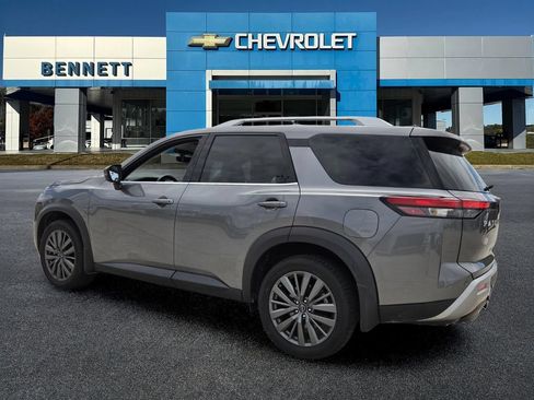 Used 2024 Nissan Pathfinder SL w/ SL Premium Package AWD/4WD image 5