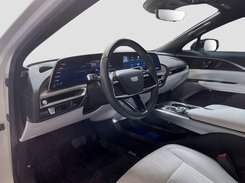 Used 2025 Cadillac Lyriq Sport w/ LPO, Floor Liner Package AWD/4WD image 9