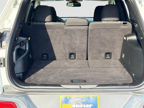 Used 2017 Jeep Cherokee Sport image 24